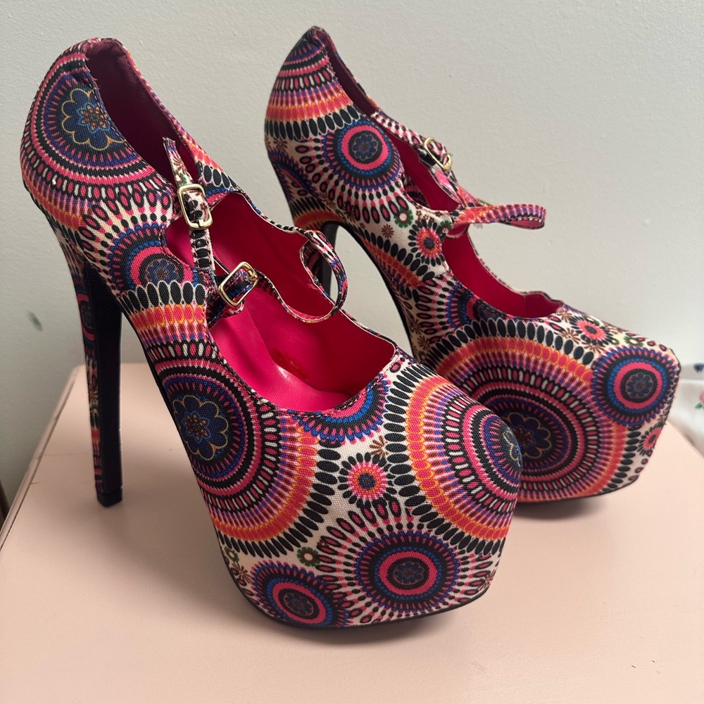 Ami Clubwear Pumps Colorful Patterned Heels - Size 8.5